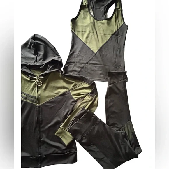 New 3 pcs. Workout outfits set - Picture 3 of 9